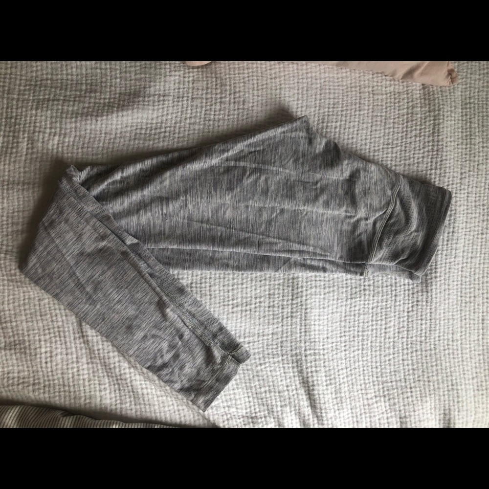 White/light grey lululemon yoga pants size 4 - Picture 4 of 4